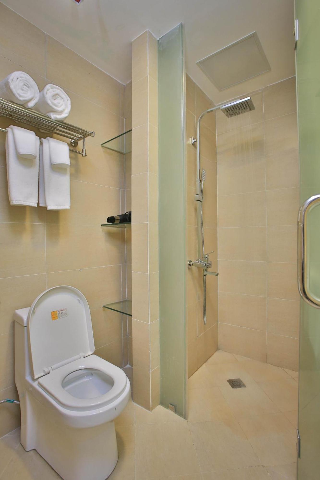 Premier Queen Room