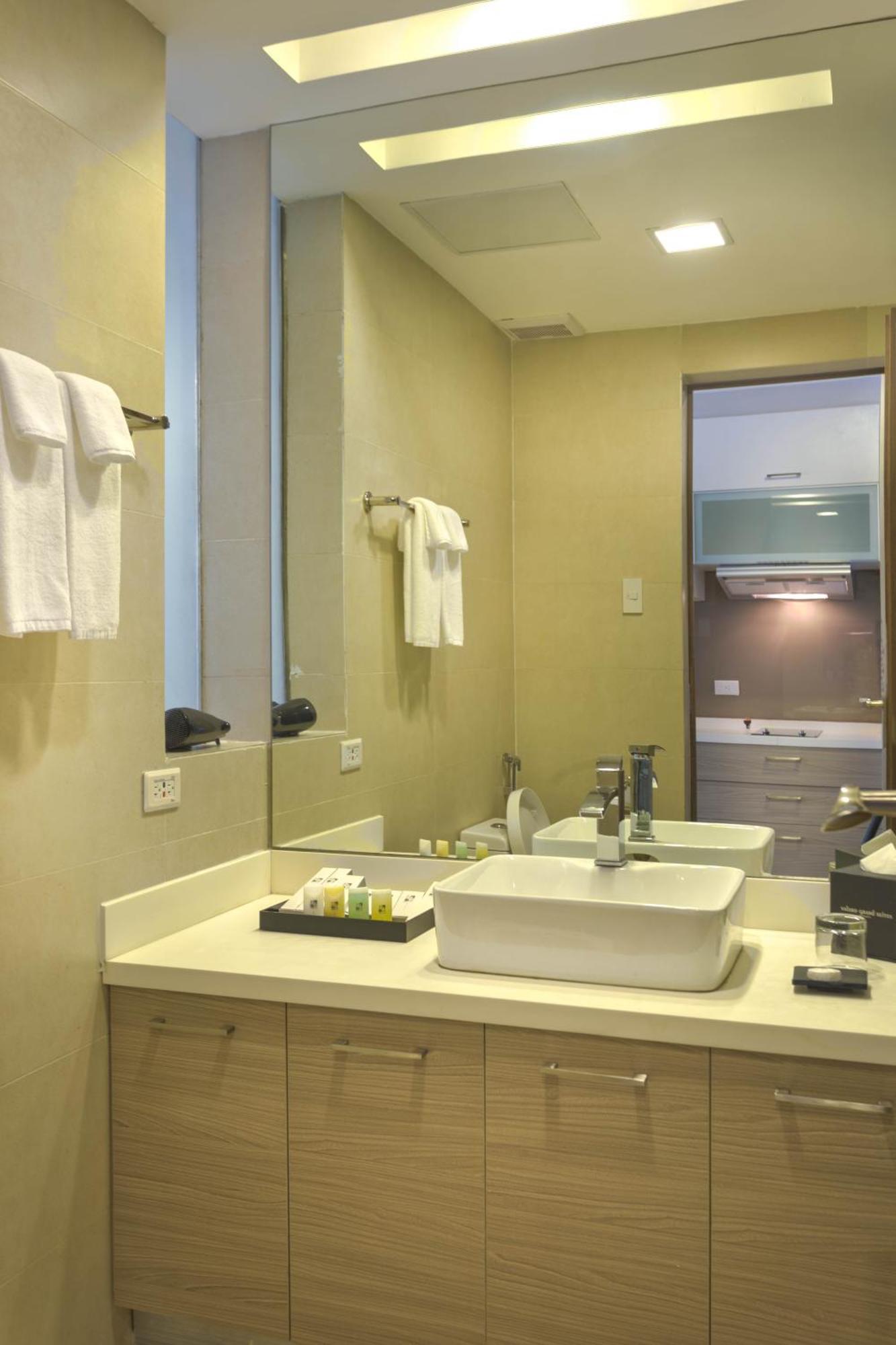 Premier Queen Room