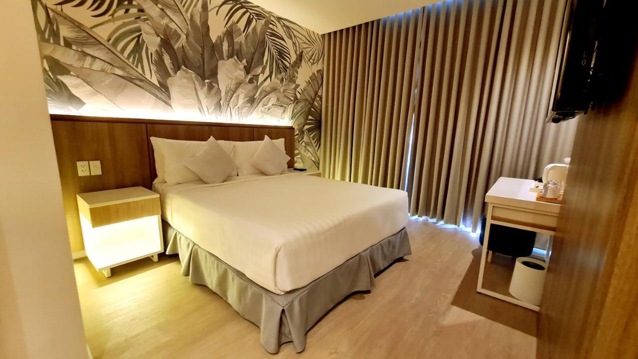 Deluxe Queen Room