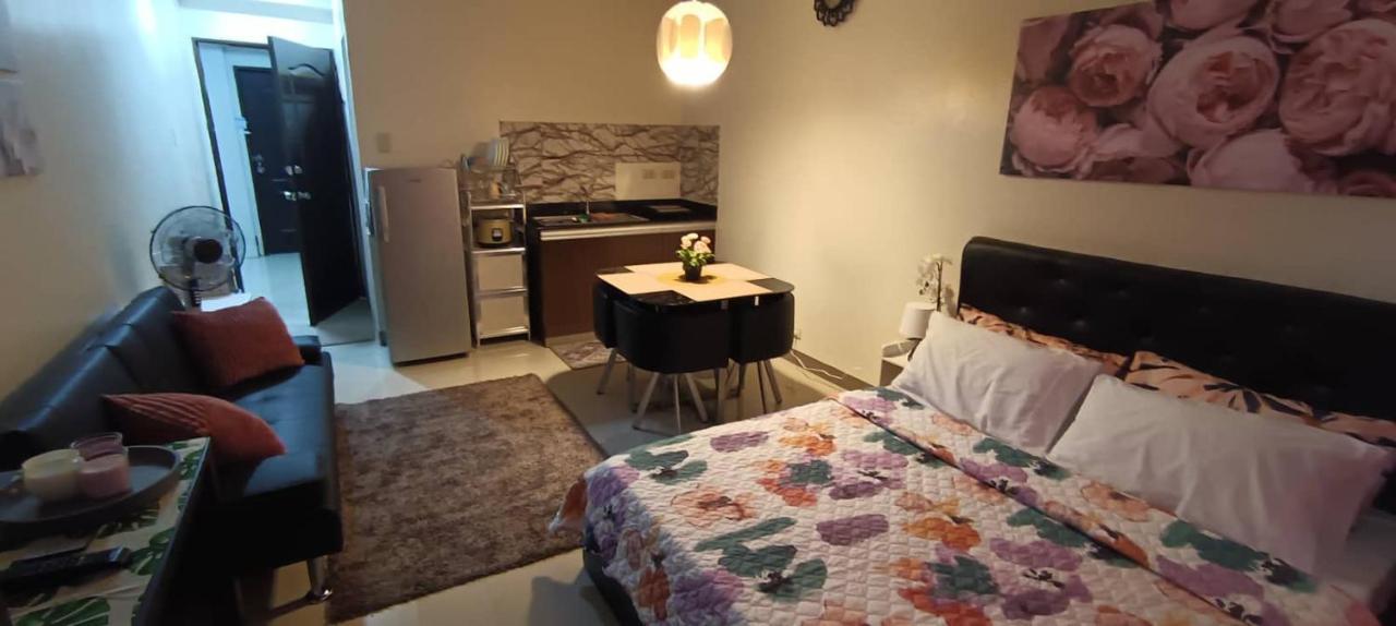 Deluxe Queen Studio