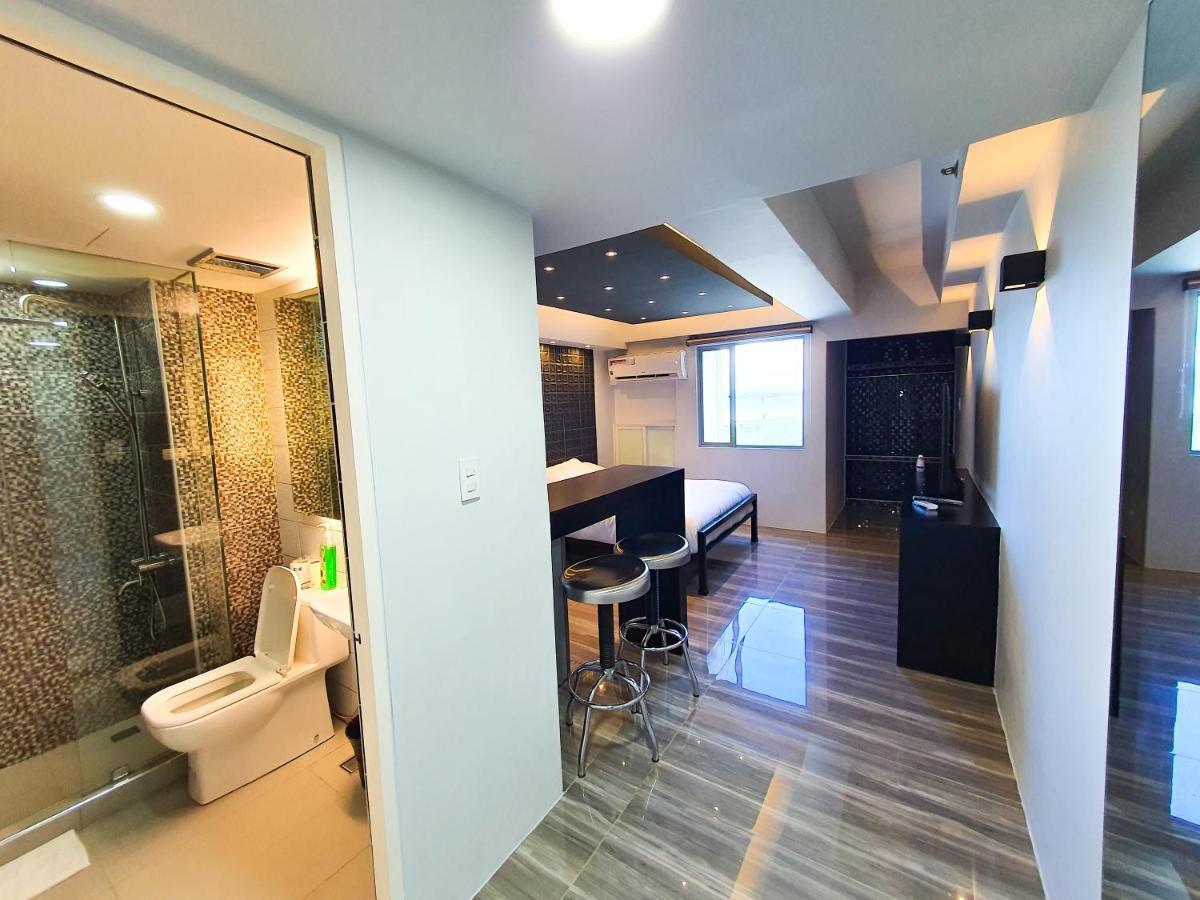 Queen Studio