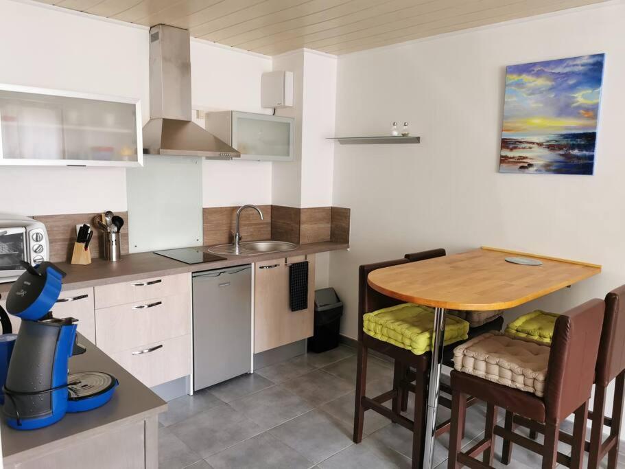 1 King Bed 2 Single Beds Two-Bedroom Kitchen Washer-Dryer
