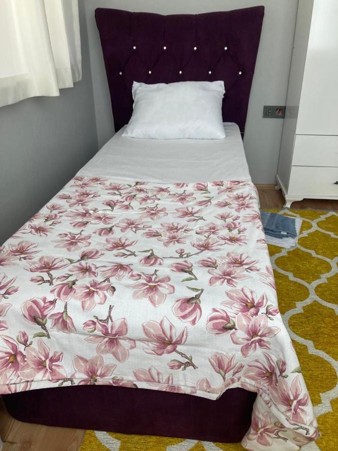 1 King Bed One-Bedroom Bathtub Kitchen Living Area Washer-Dryer Lounge Access