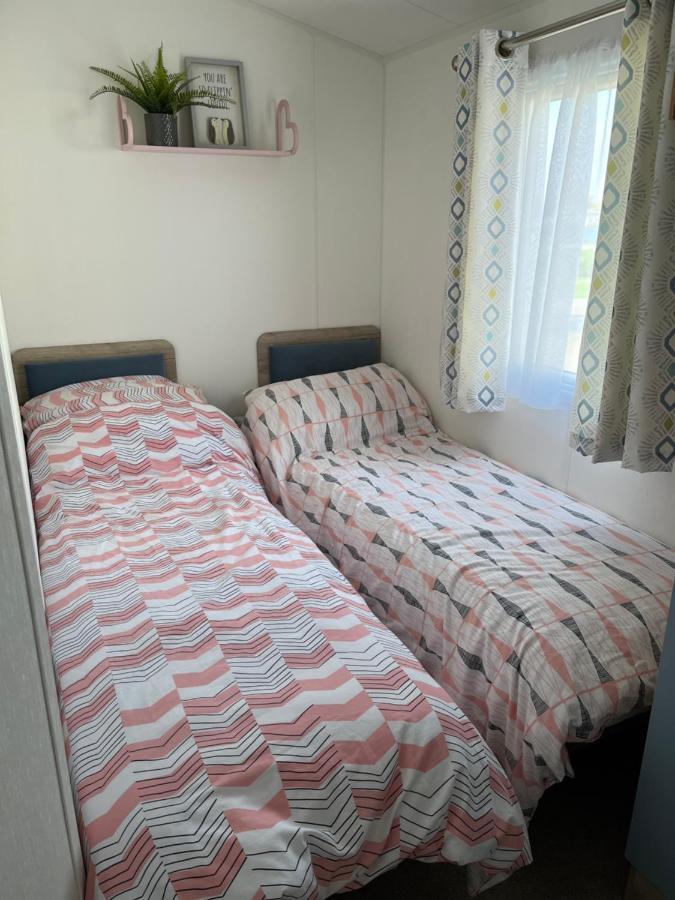 2 Single Beds Studio Room Kitchenette