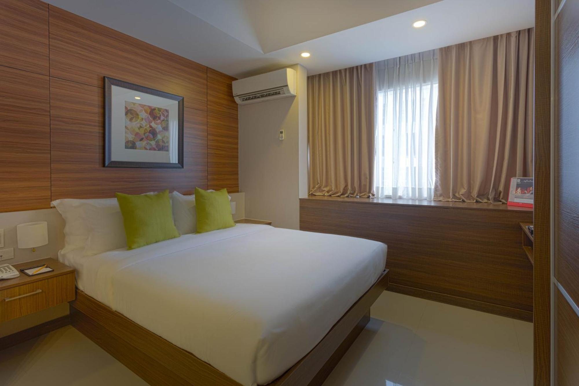 Premier Queen Room
