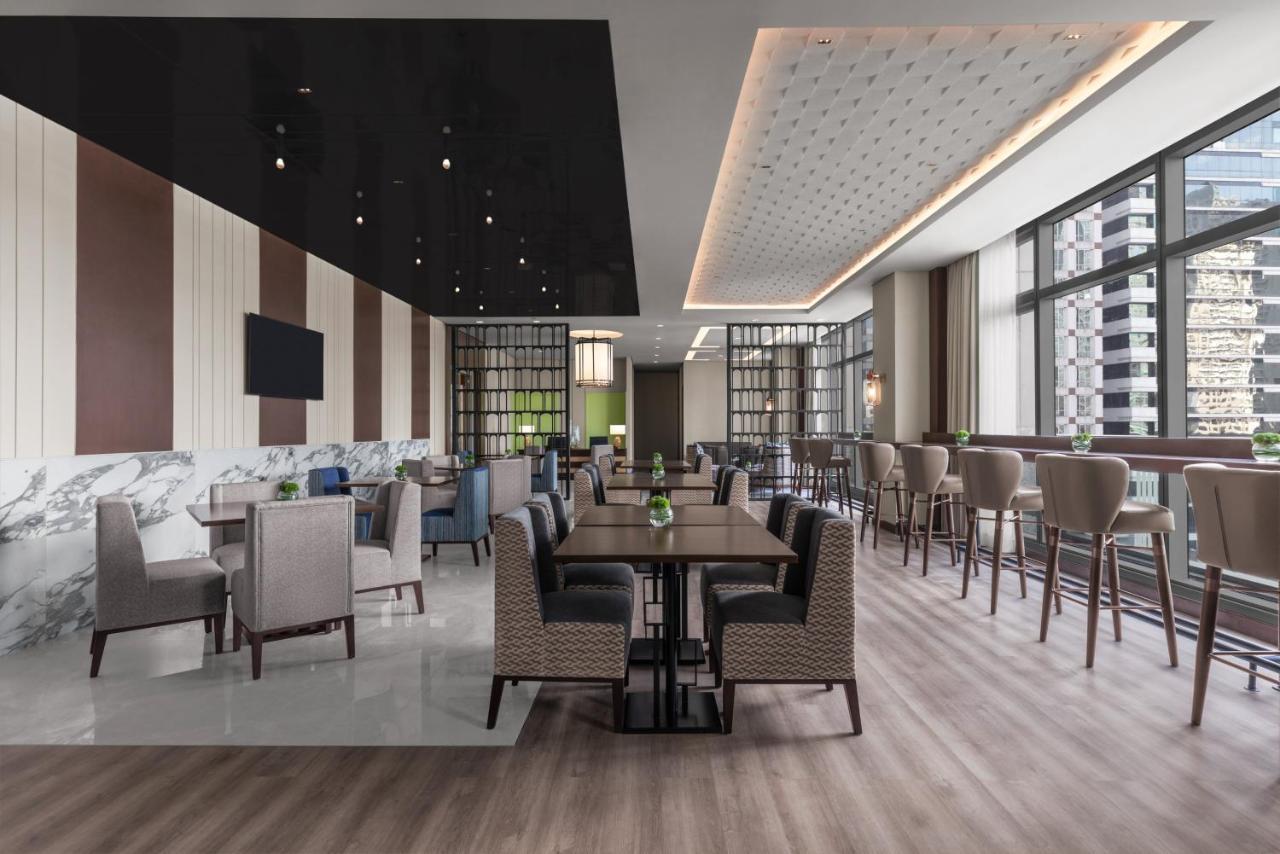 King Room Skyline View Club Lounge Access