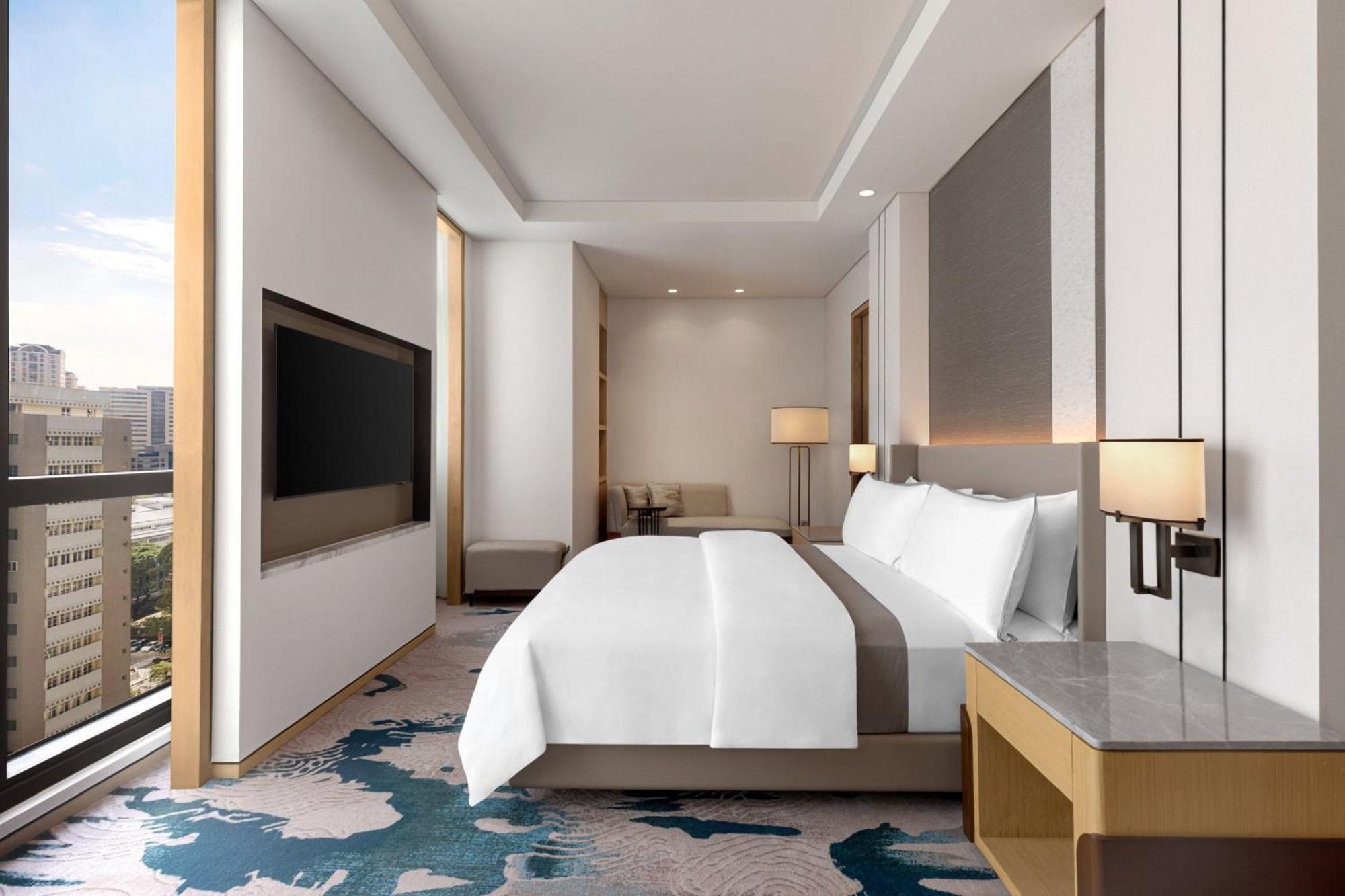 Deluxe King Room City View