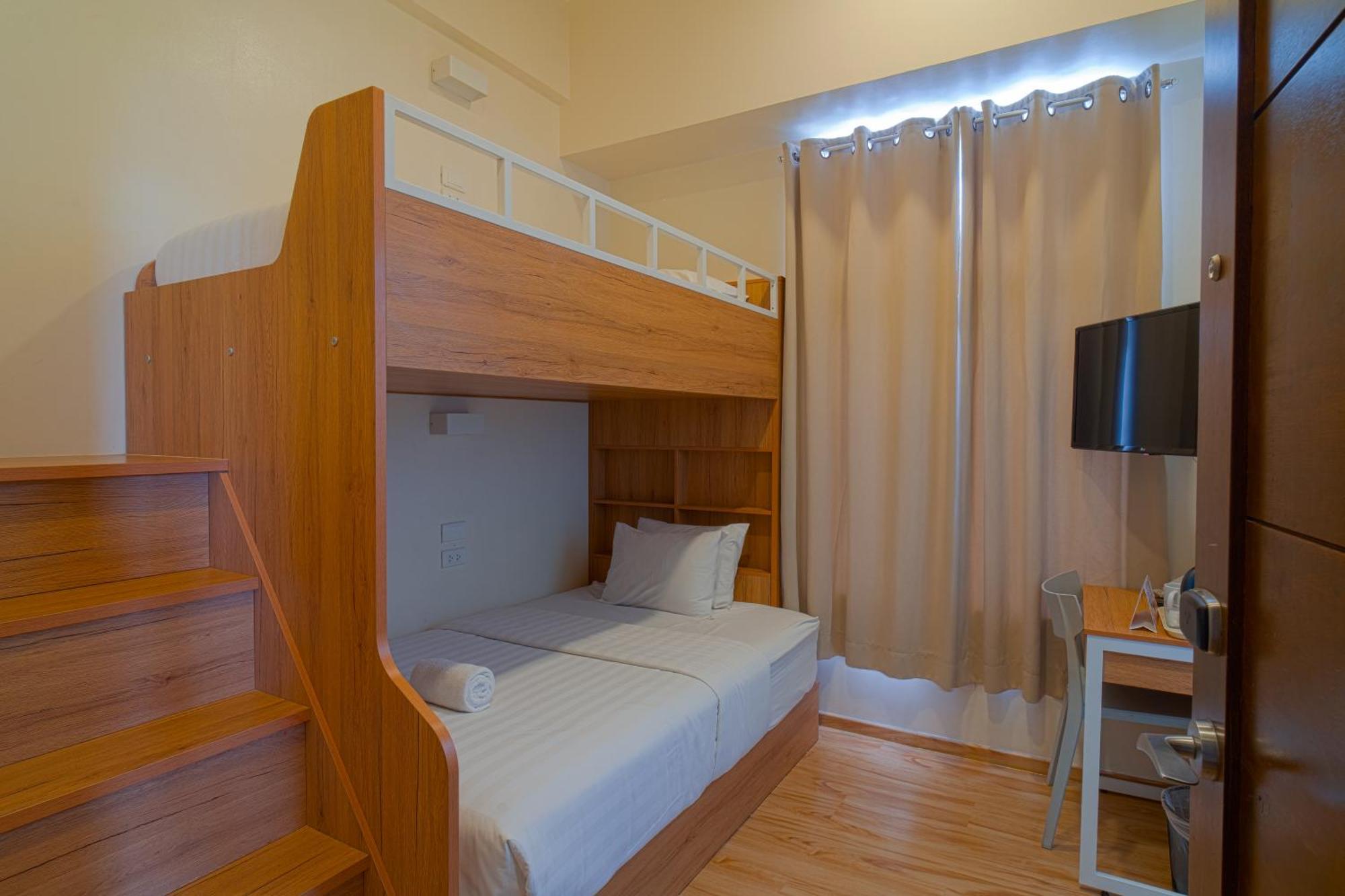 Studio Premier Family Room