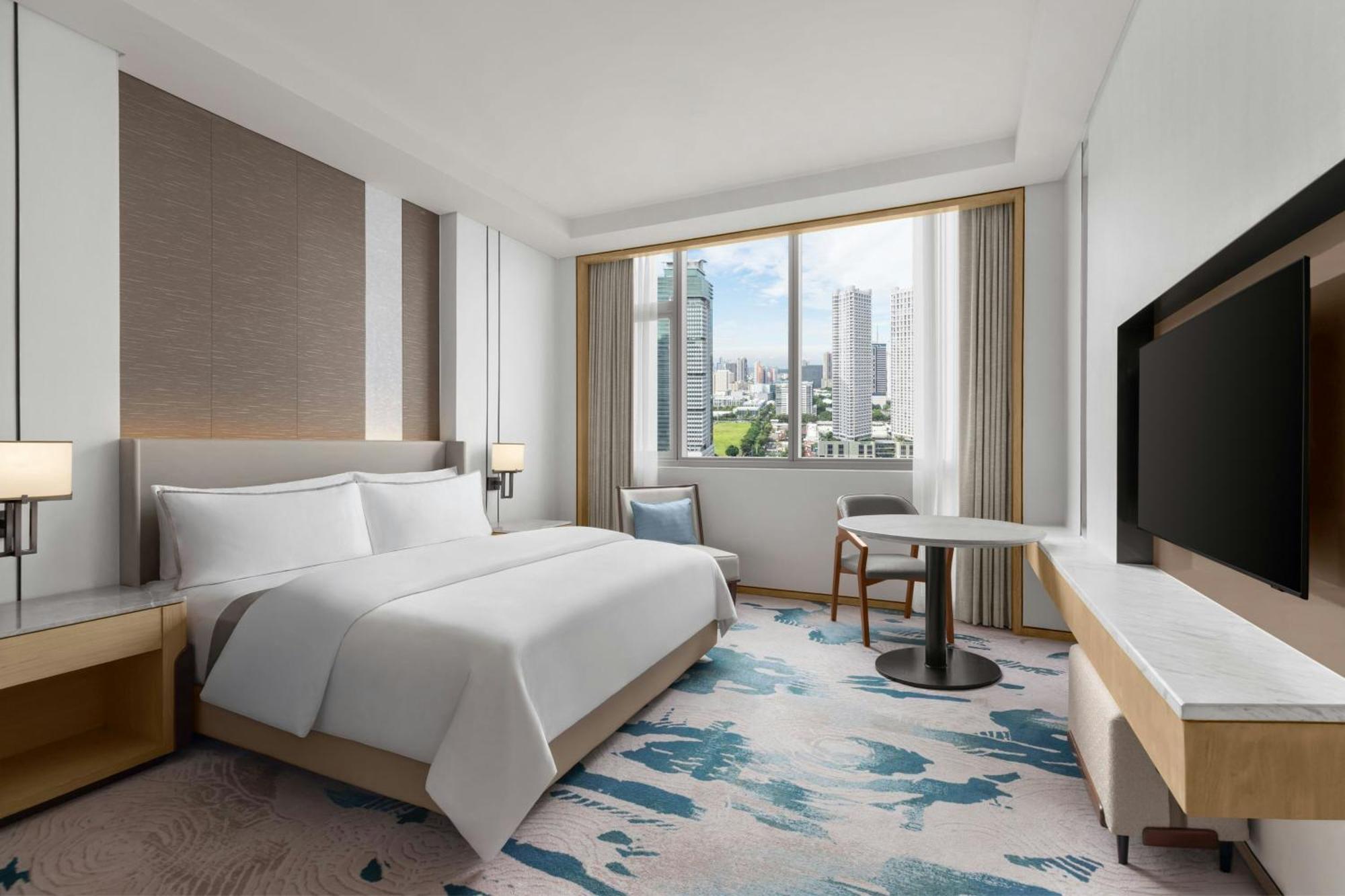 Deluxe King Room City View