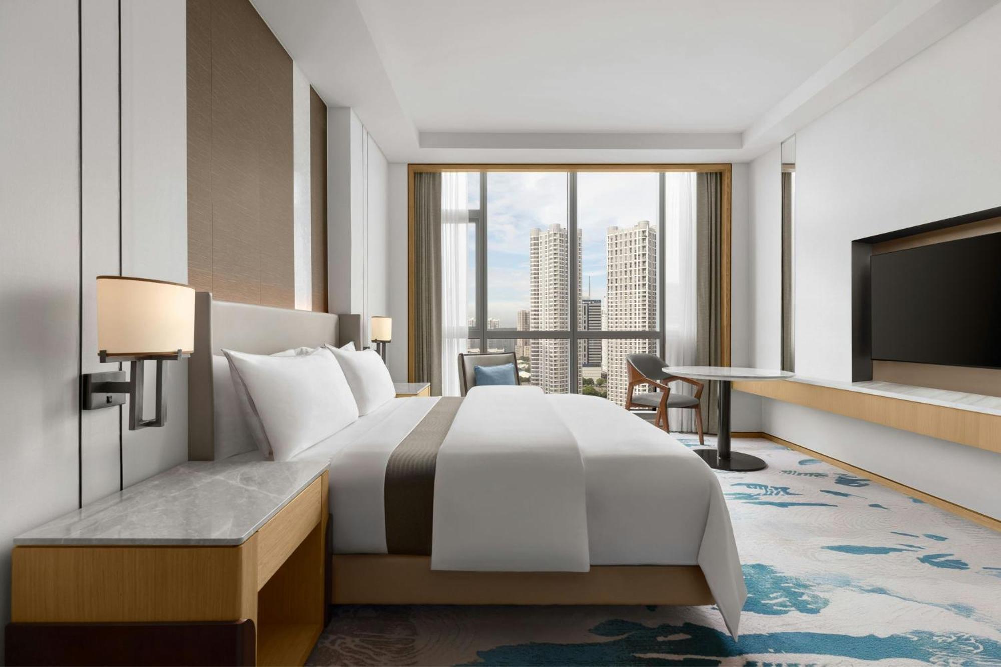 King Room Skyline View Club Lounge Access