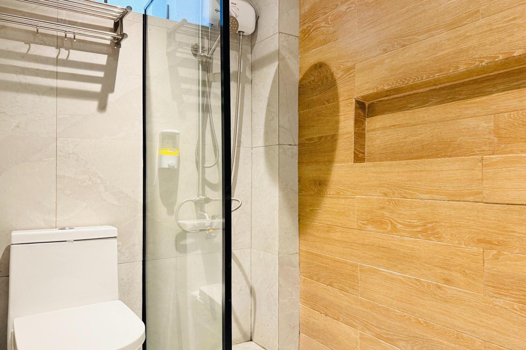 Twin Room Bathroom