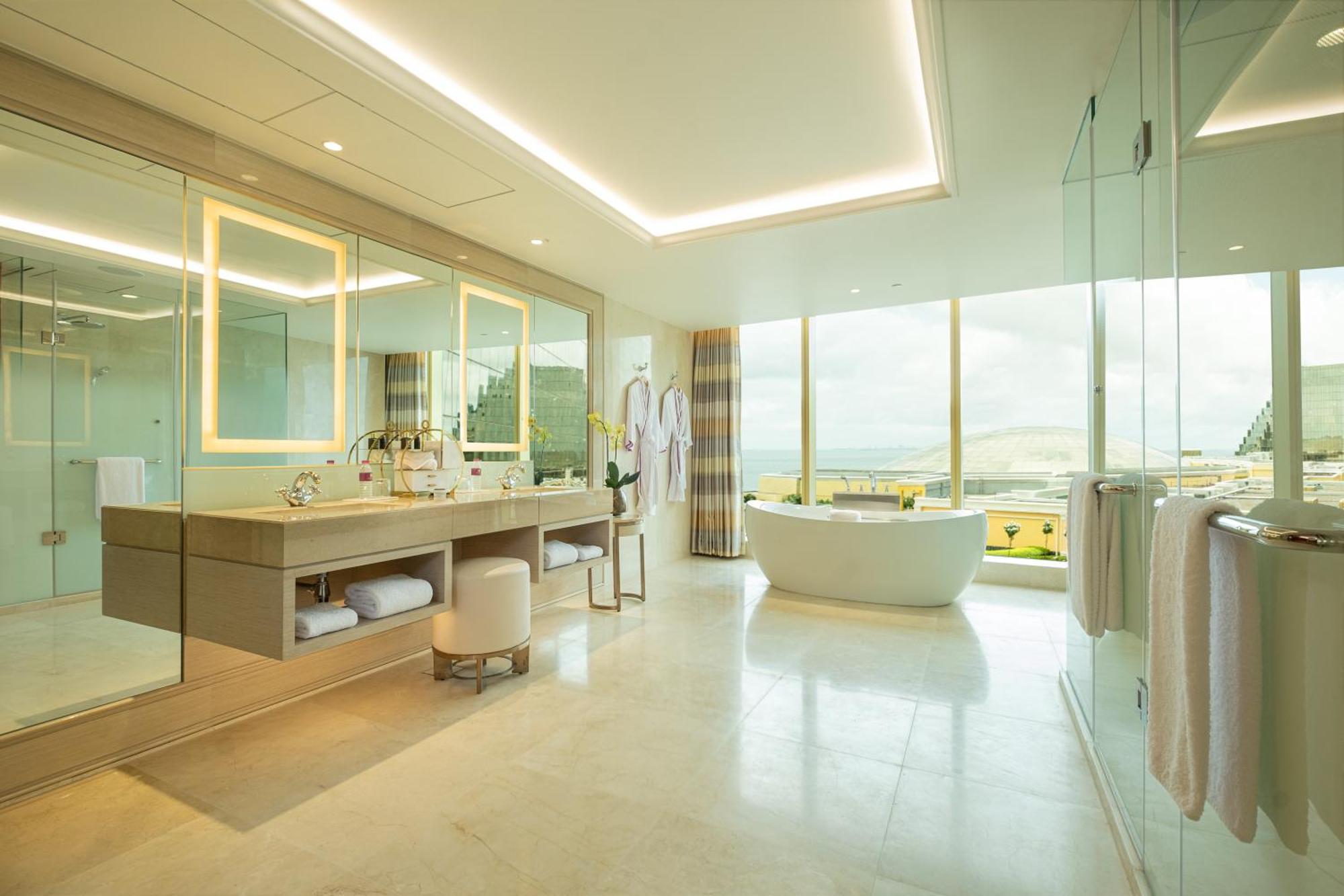 Premium King Suite