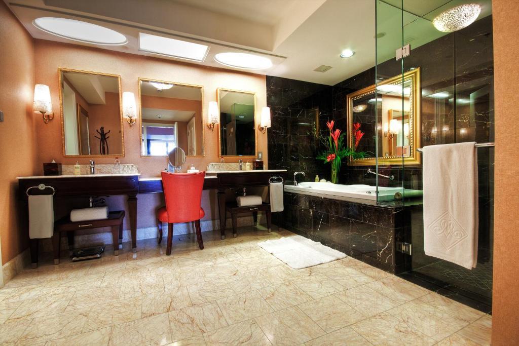 Maxims Suite