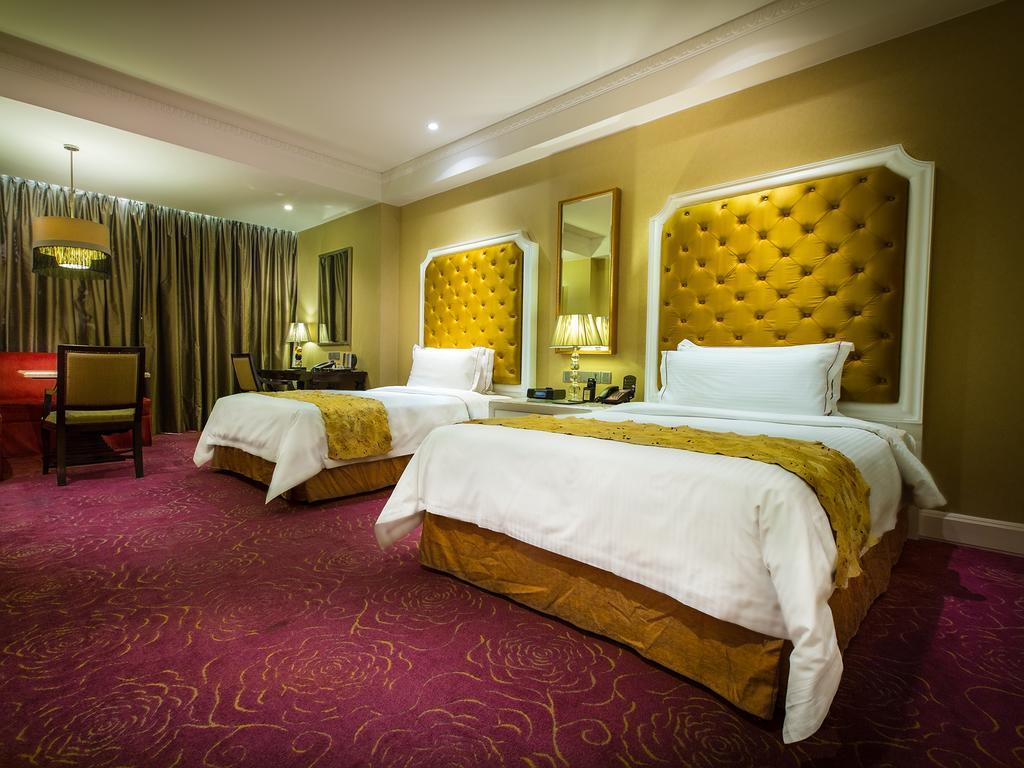 Maxims Suite