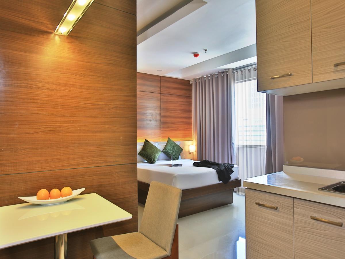 Premier Queen Room