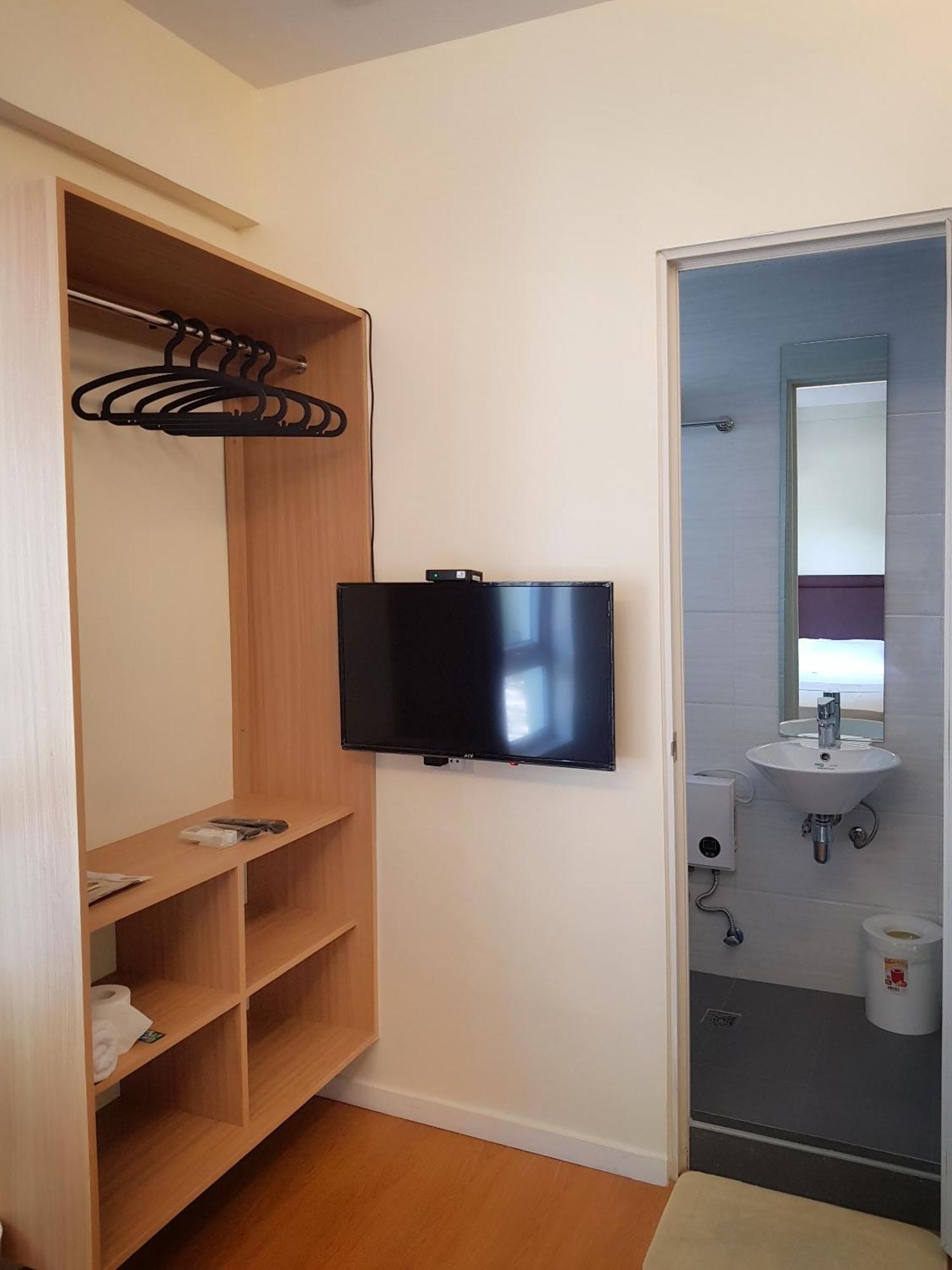 Single Room Bathroom