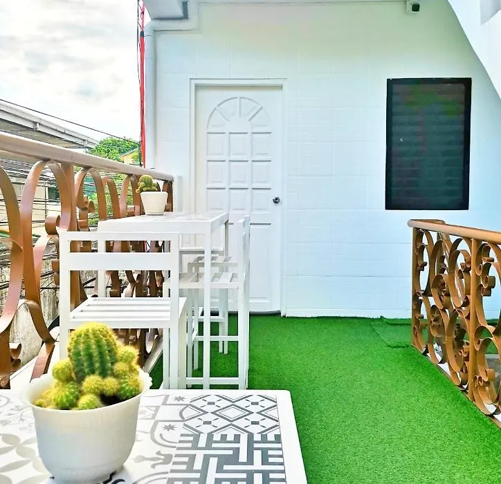 Nomadsmnl Airport Hostel-1