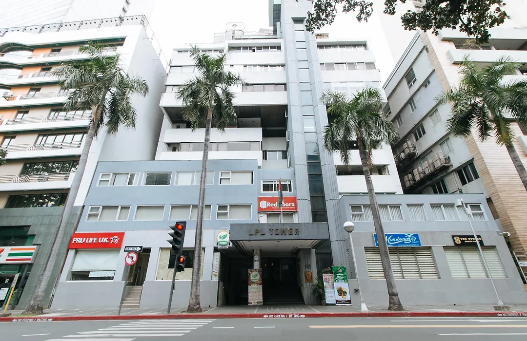 Reddoorz Premium Near Greenbelt Makati - Vaccinated Staff-1