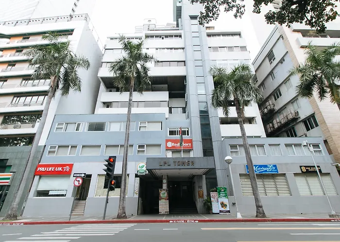 Reddoorz Premium Near Greenbelt Makati - Vaccinated Staff Makati City