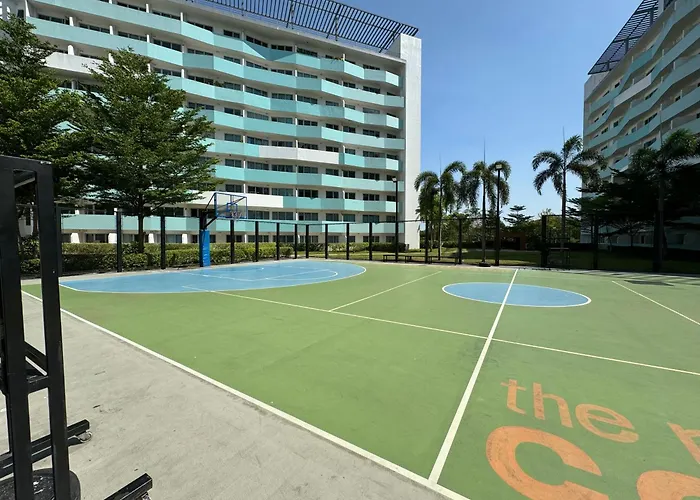 Nice One Br Condo Free Pool In Commonwealth Qc Manille