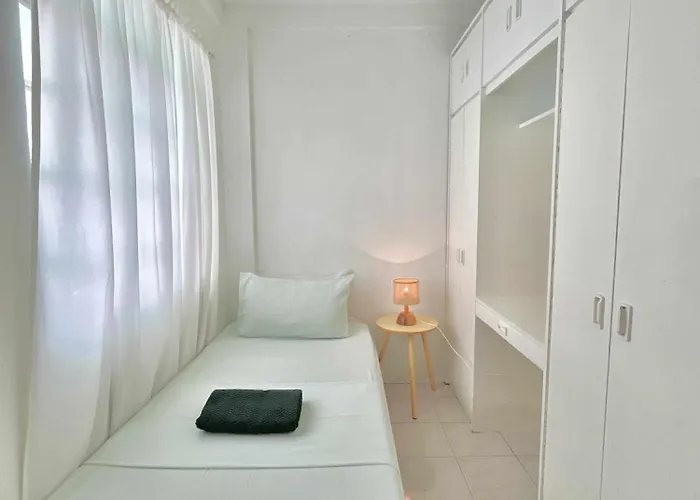 Nomads Mnl Backpackers Homestay - Near Airport Manila