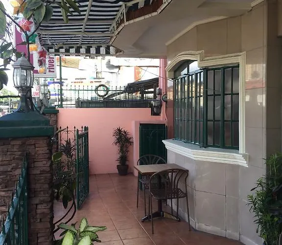 1 River Central Hostel Makati City